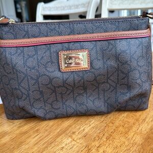 Women’s Crossbody Calvin Klein handbag with outer pocket